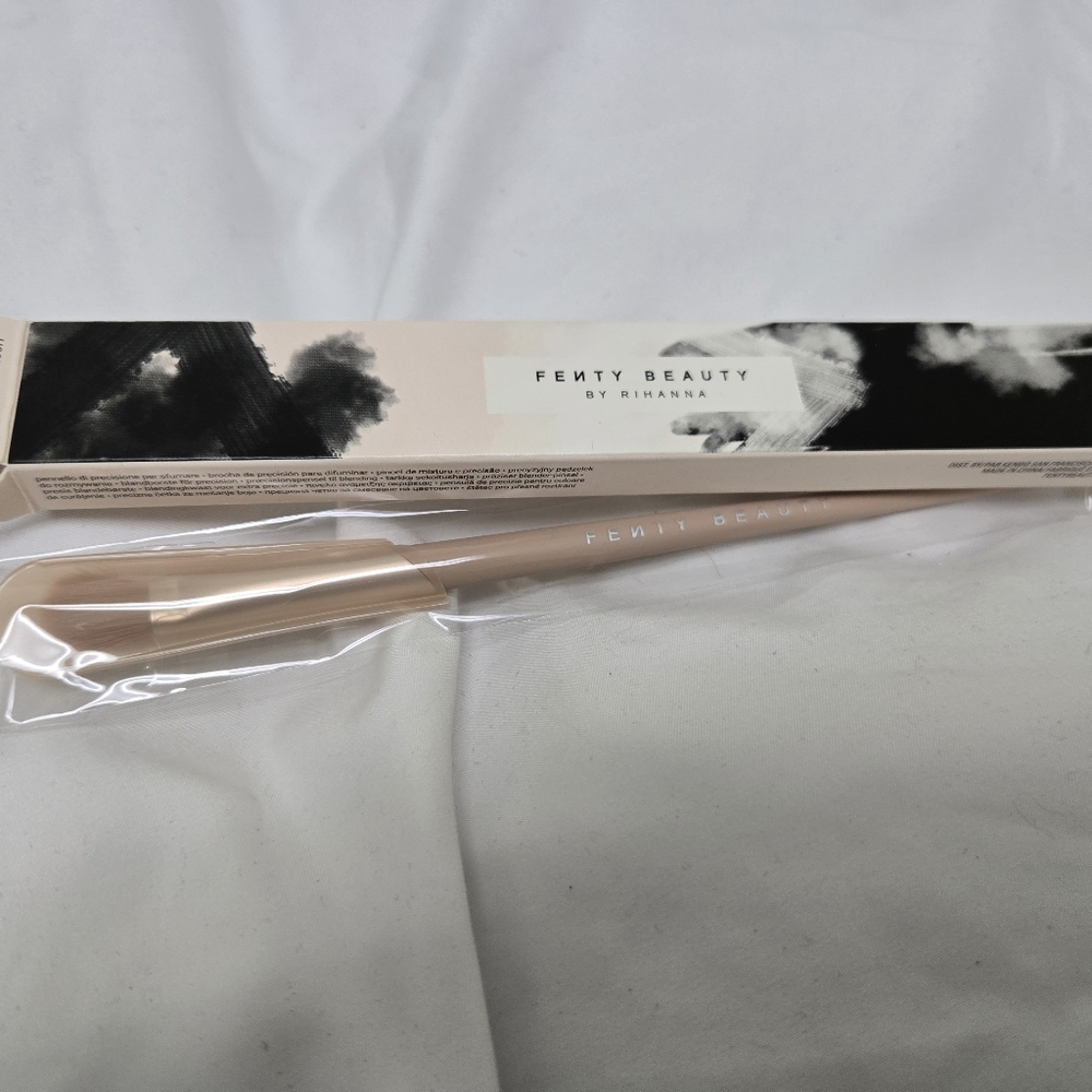Fenty Beauty Cream Makeup Brush